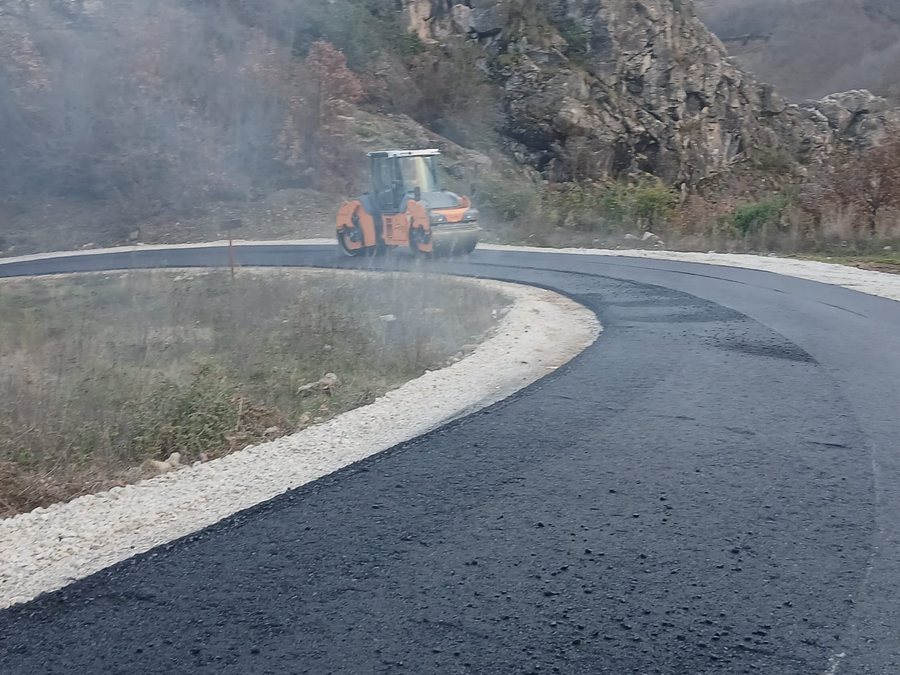 Hidhet shtresa e par&euml; e asfaltit, Rama: S&euml; shpejti Lura magjike e