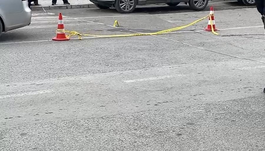 22-vje&ccedil;ari aksidenton me makin&euml; t&euml; moshuarin te vijat e bardha