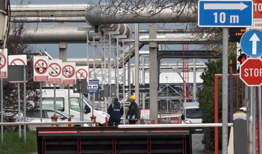 P&euml;rfaq&euml;suesit e MOL-it hungarez vizitojn&euml; rafinerin&euml; e