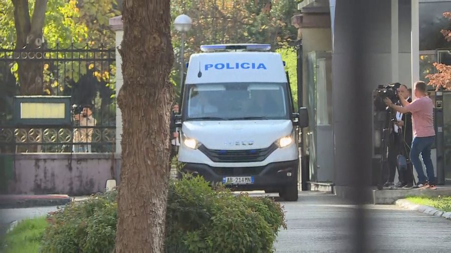 D&euml;shton seanca paraprake, Veliaj pretendon se "burgjet" ishin me