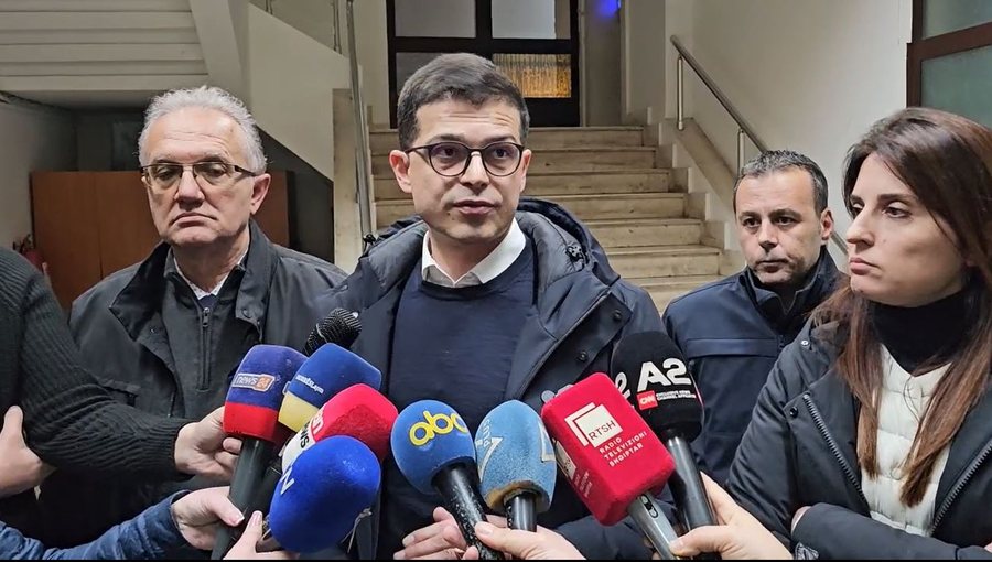 800 banesa me uj&euml; n&euml; Durr&euml;s, ministri Vengu: 180 persona