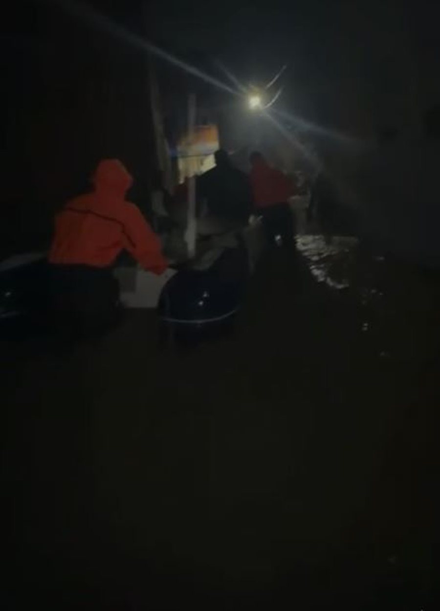 Moti i keq n&euml; Kosov&euml;, evakuohen familjet e prekura nga p&euml;rmbytjet