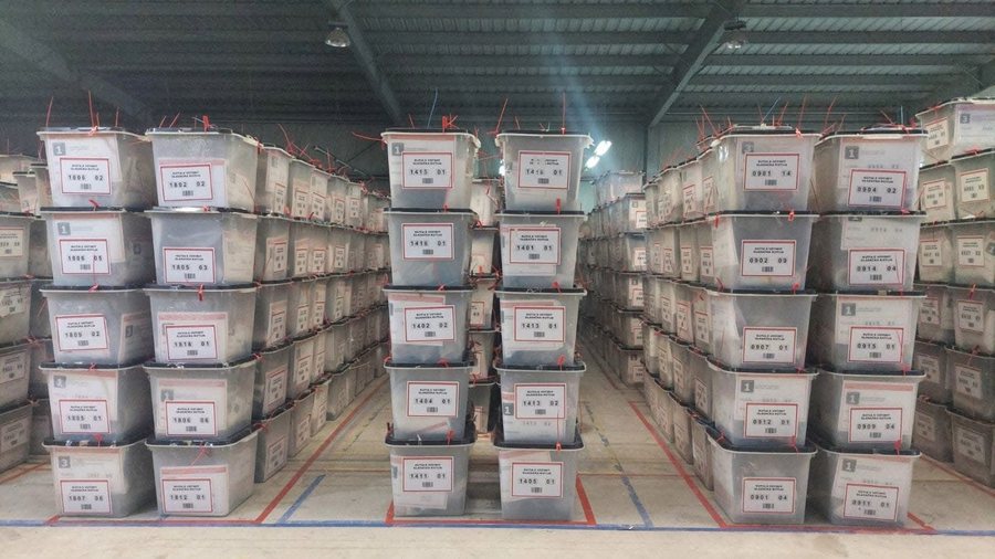 Kosovë, vijon numërimi i votave përmes postës