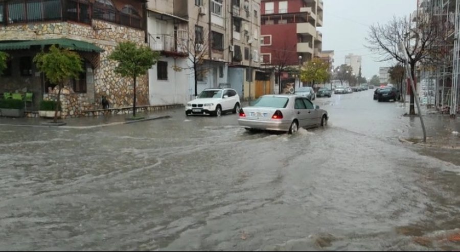 Reshjet e dendura të shiut, si paraqitet situata në qarkun