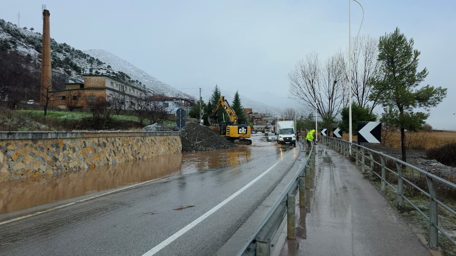 P&euml;rmbytet rruga n&euml; aksin Pogradec-Qaf&euml; Than&euml;