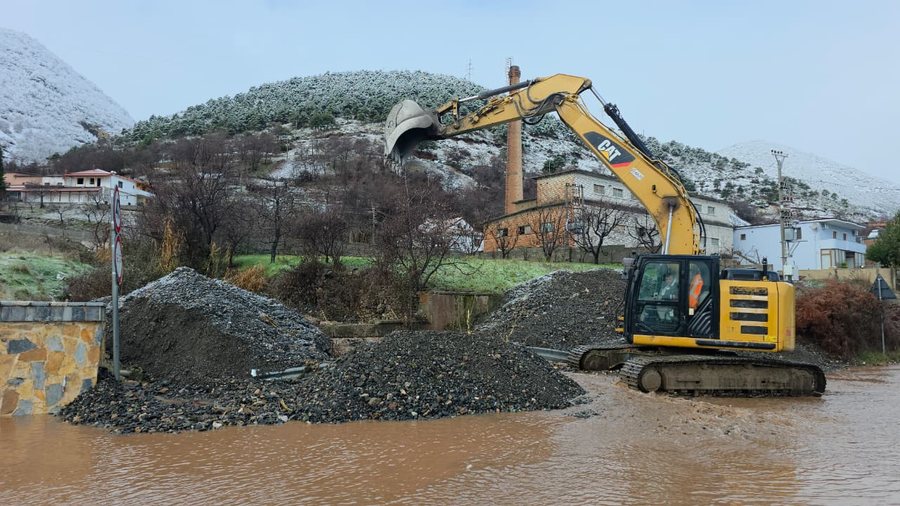P&euml;rmbytet rruga n&euml; aksin Pogradec-Qaf&euml; Than&euml;