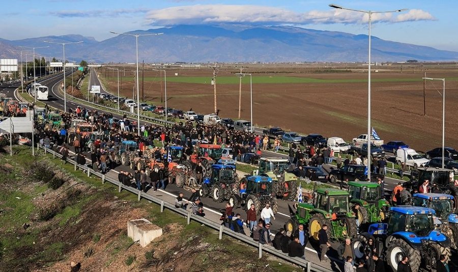 Nuk ndalen protestat e fermerëve grekë, bllokohet sërish aksi