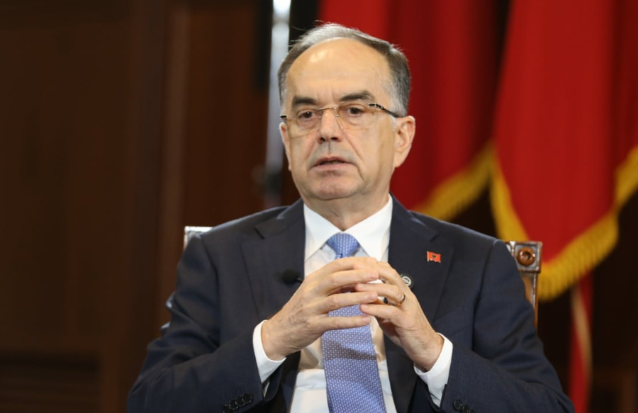 Shqip&euml;ria n&euml;n uj&euml;, presidenti Bajram Begaj po ndjek me