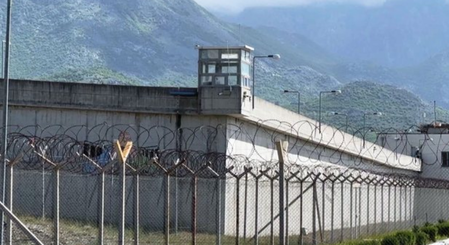 Dhun&euml; n&euml; burgun e Re&ccedil;it, dy t&euml; d&euml;nuar