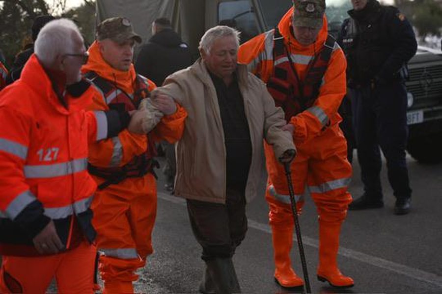 Situata nga përmbytjet, Ministria e Mbrotjes: Mbi 155 efektivë në