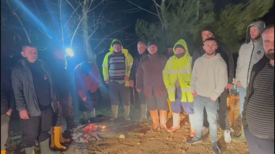 4 ditë në ujë nga çarja e argjinaturës, banorët