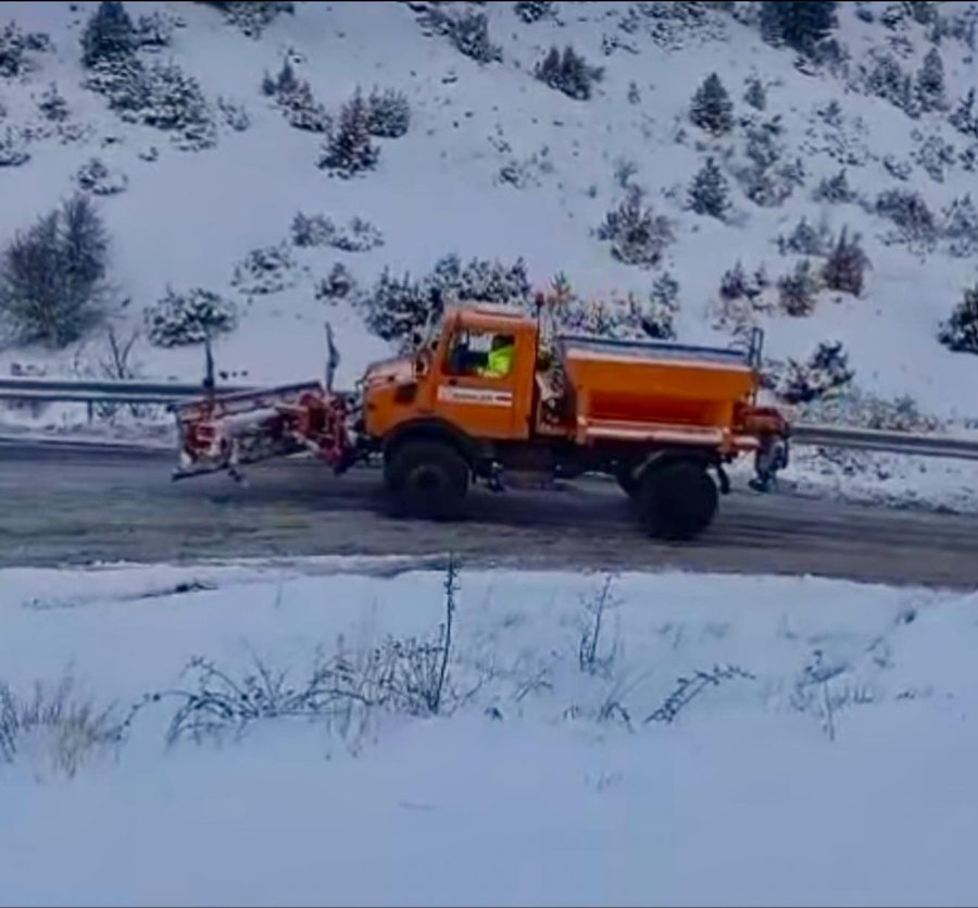 Nga pastrimi i rrug&euml;ve te ndihma ndaj banor&euml;ve, Rama ndan foto nga