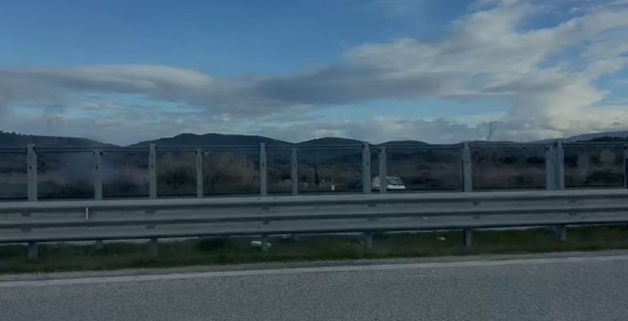 Digjnin goma pran&euml; autostrad&euml;s n&euml; Vlor&euml; p&euml;r t&euml;