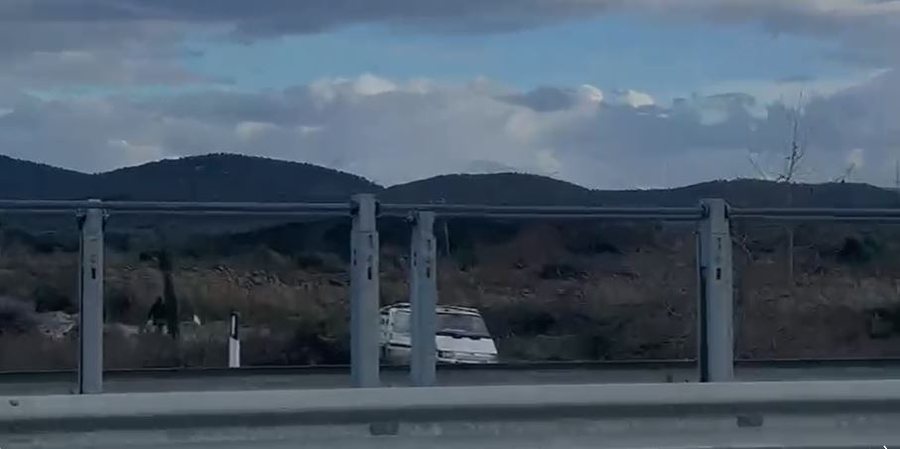 Digjnin goma pran&euml; autostrad&euml;s n&euml; Vlor&euml; p&euml;r t&euml;