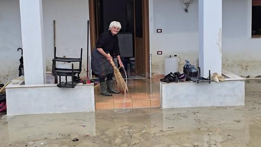 P&euml;rmbytje t&euml; m&euml;dha n&euml; vend, uji largohet nga banesat,