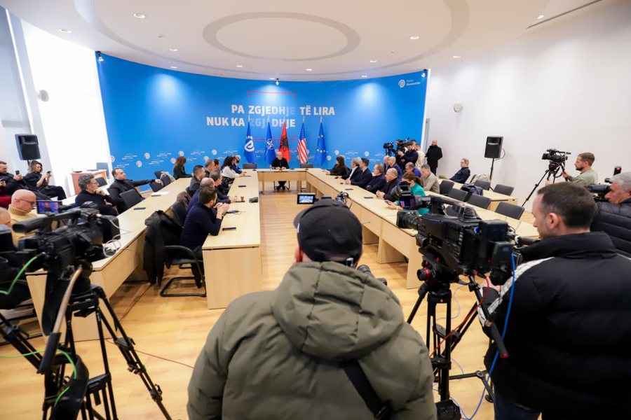 Kryesia e PD-s&euml; cakton dat&euml;n e protest&euml;s