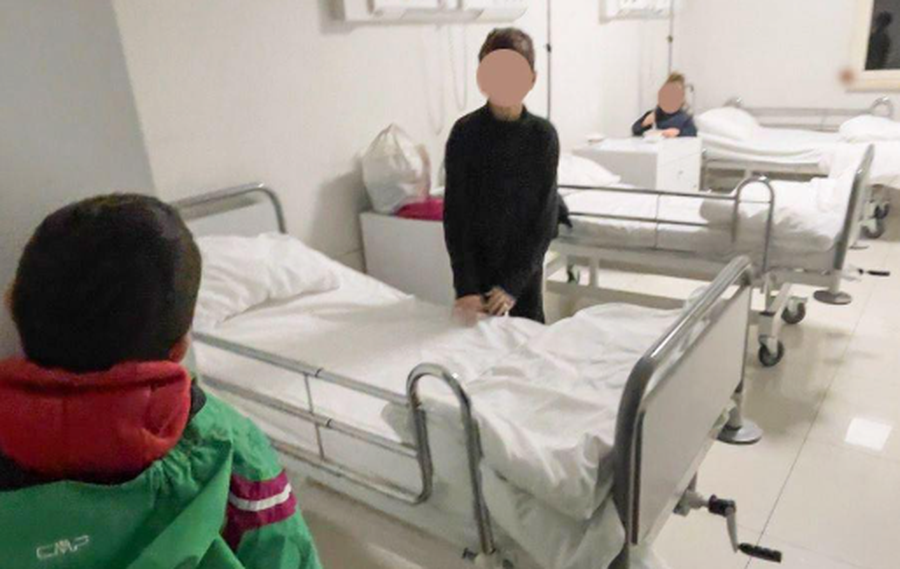 Flet n&euml;na nga Durr&euml;si q&euml; kishte mbyllur tre f&euml;mij&euml;t