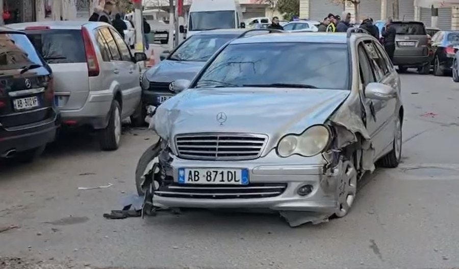 Aksident i r&euml;nd&euml; zinxhir pran&euml; shkoll&euml;s &ldquo;Ali