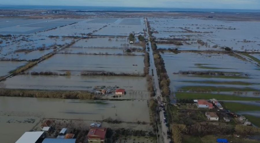 Rreth 20 banesa dhe qindra hektar&euml; tok&euml; bujq&euml;sore n&euml;n