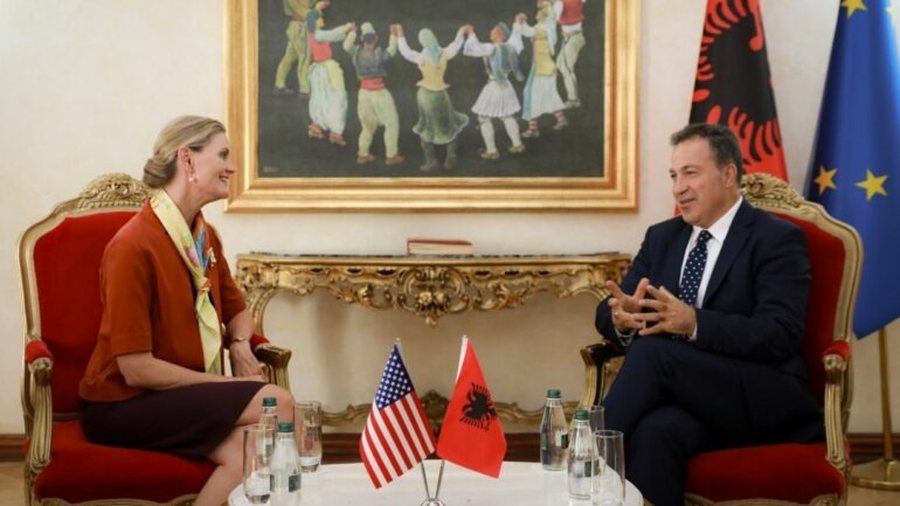 N&euml; prag t&euml; sesionit t&euml; ri parlamentar, ambasada e SHBA takime me