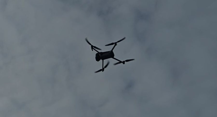 T&euml; bllokuar prej or&euml;sh n&euml; zon&euml;n e p&euml;rmbytur, ngrihet