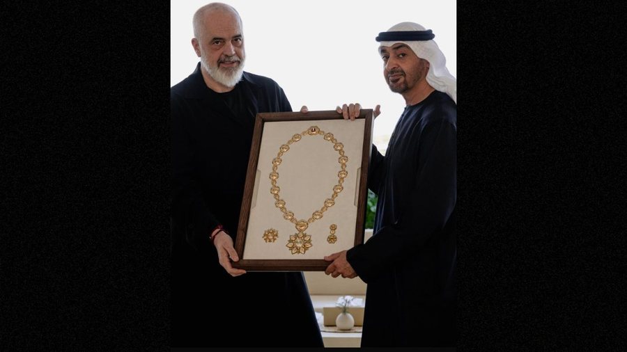 Rama nderohet me medaljen m&euml; t&euml; lart&euml; t&euml; Emirateve t&euml;