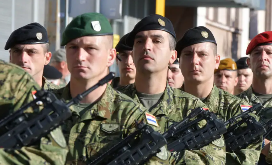 Kroacia rikthen sh&euml;rbimin ushtarak pas 17 vjet&euml;sh