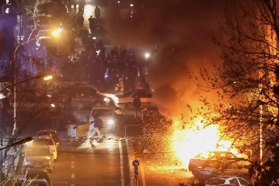 Mbi 12 mij&euml; viktima n&euml; Iran, Trump: Vazhdoni protestat, ndihma po