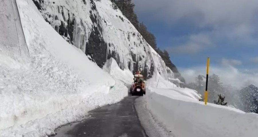 Ortek&euml;t e bor&euml;s bllokojn&euml; rrug&euml;n Qaf&euml; Thore&ndash;Theth