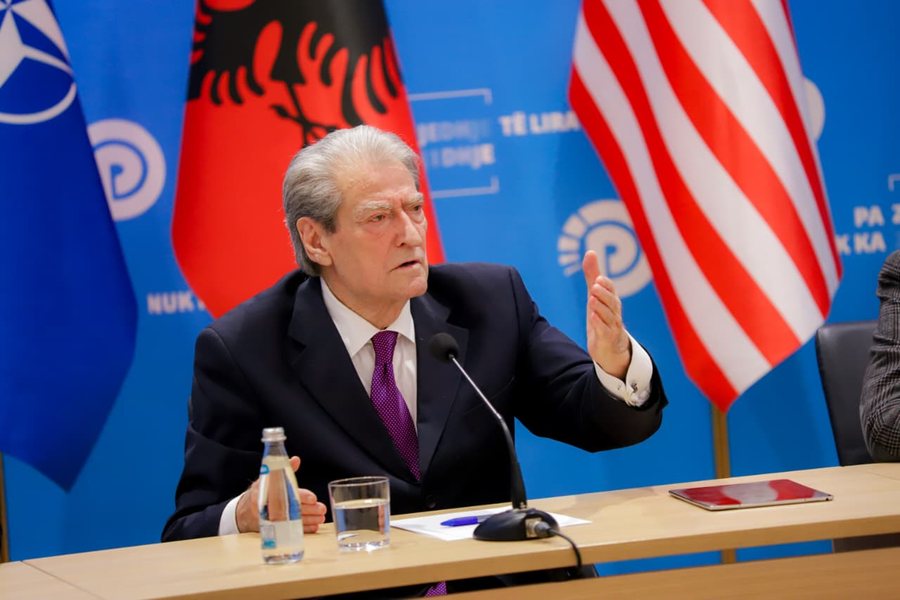 Berisha: E gjith&euml; bota pret nga PD zgjidhje p&euml;r situat&euml;n