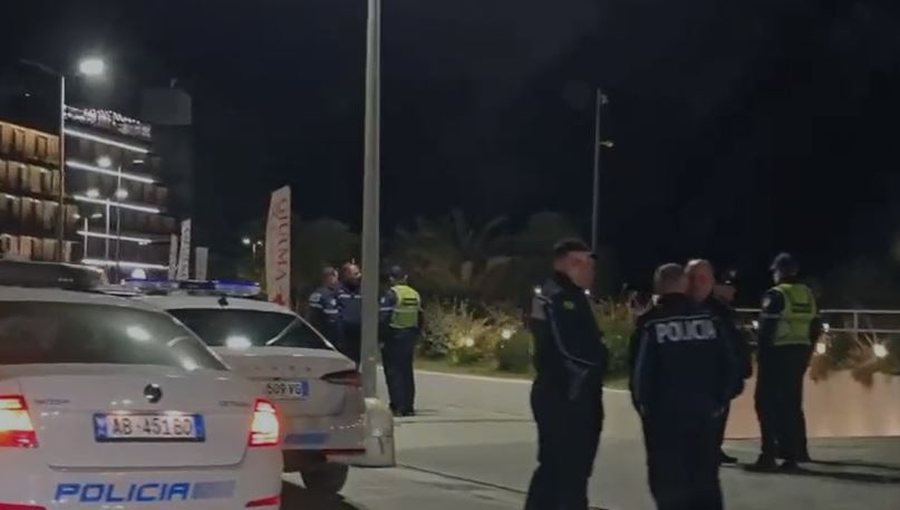 Rama darkon me familjen Trump në Vlorë