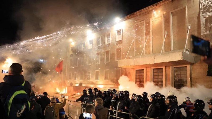 P&euml;rplasjet n&euml; protest&euml;n e PD, Policia jep detaje: Identifikuam 37