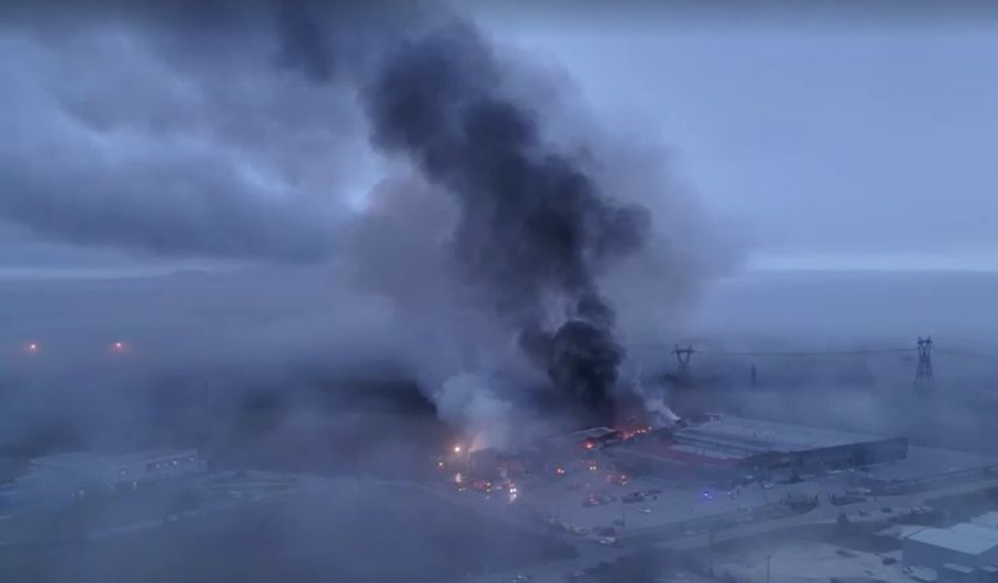 Zjarr në një fabrikë në Greqi, 3 viktima