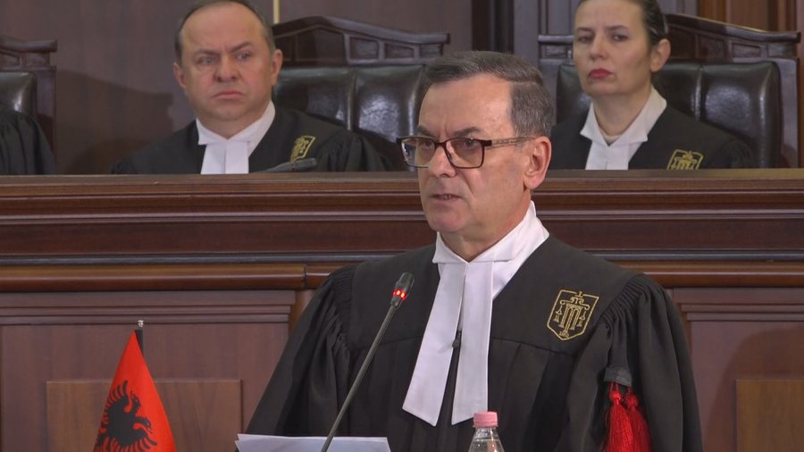 Dosjet stok, Sadushi: Drejt&euml;sia q&euml; vonon rrezikon t&euml; kthehet