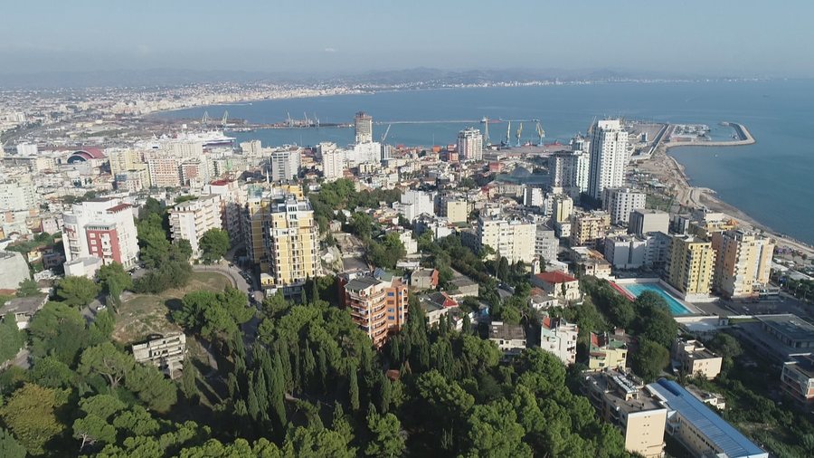 Hyrja e izraelitëve në Shqipëri, shitblerje pronash dhe industri