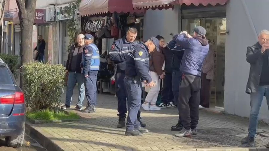 "E plagosi babai se refuzoi të bashkohet me nënën",