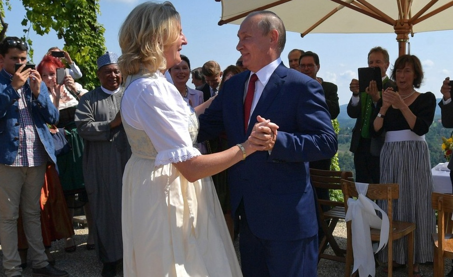 Ajo jeton në Rusi dhe i quajti austriakët “hiena”: