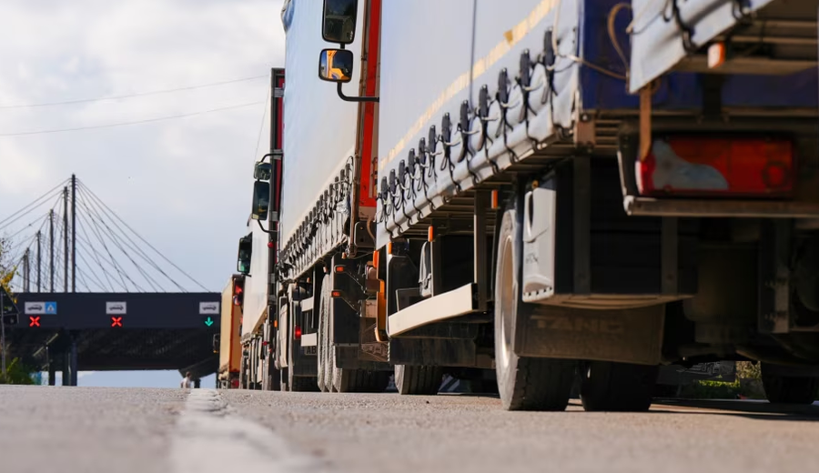 Bllokada e kufijve godet bizneset e Kosov&euml;s dhe rrit frik&euml;n p&euml;r