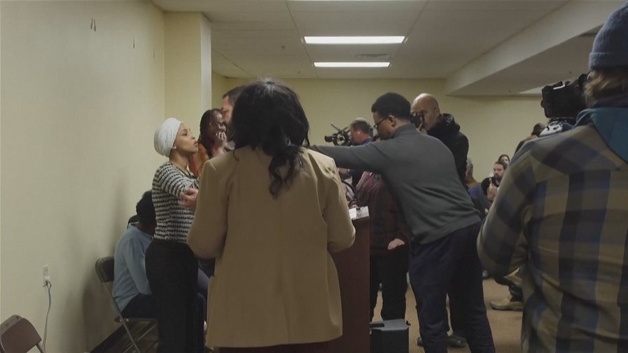 "Ajo vlen 44 milion dollar&euml;", spraj drejt kongresmenes amerikane