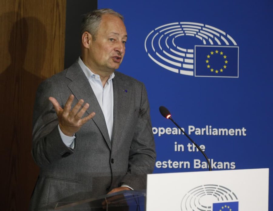 Raportuesi i PE për Shqipërinë: Forconi luftën kundër