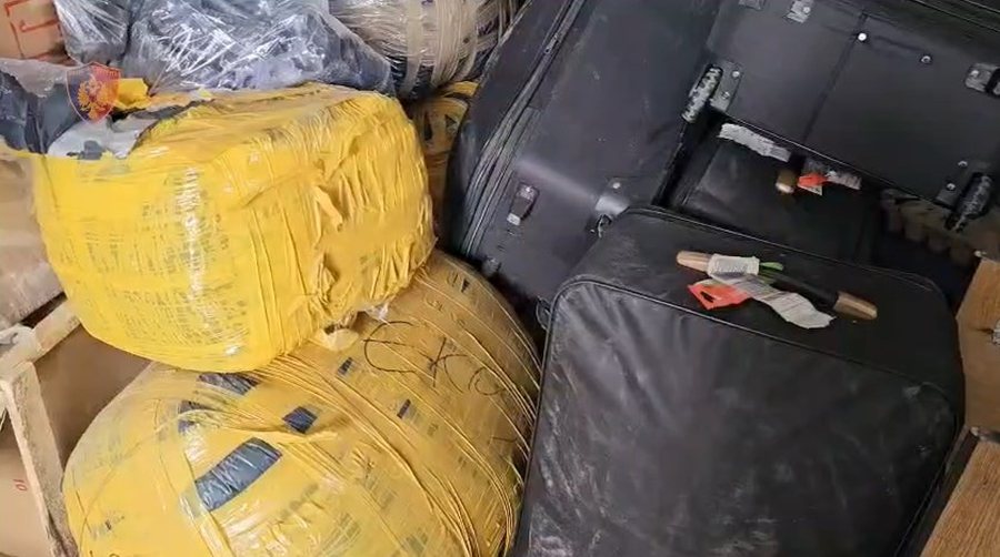 Kontraband&euml; rrobash nga Kina, 3 t&euml; arrestuar n&euml; Tiran&euml;