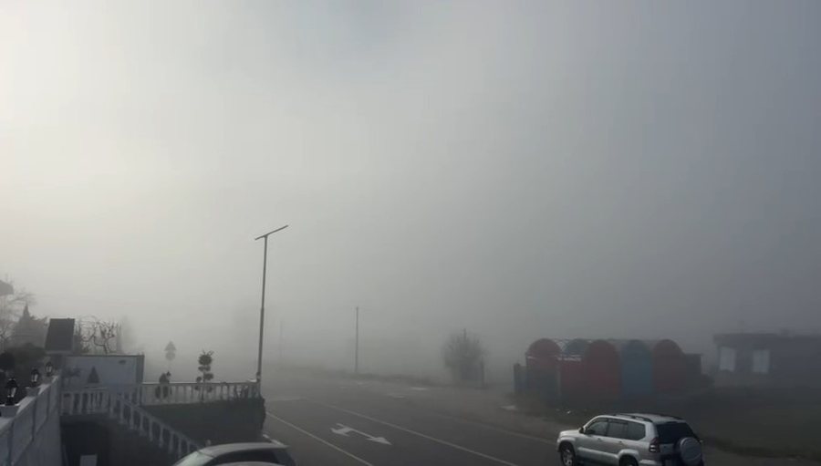 Mjegulla p&euml;rfshin Fush&euml;n e Maliqit dhe aksin