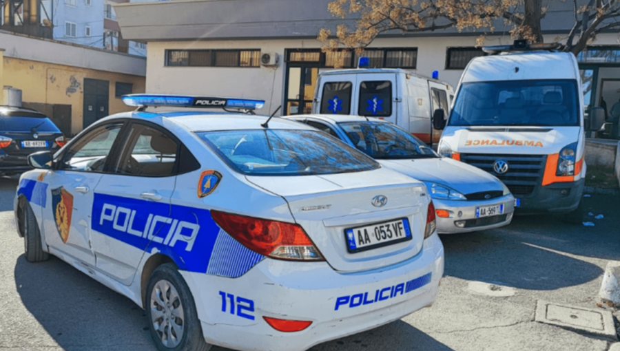 E plagos&euml;n p&euml;r nj&euml; vajz&euml;, nd&euml;rron jet&euml; n&euml;