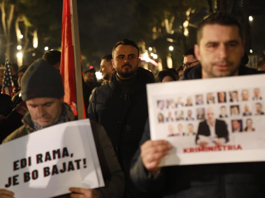 Deputeti demokrat Besart Xhaferri i bashkohet protestës së Lapajt para