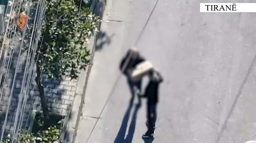 Trafikonin armë nga Kosova në Tiranë, arrestohen 4 persona,