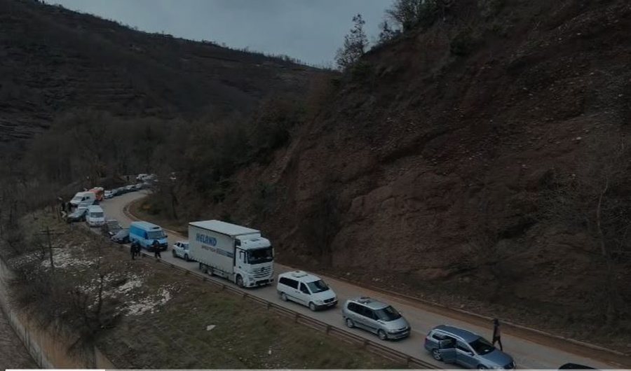 Mbi 20 km radh&euml; makinash n&euml; Librazhd&ndash;Qaf&euml; Than&euml;,