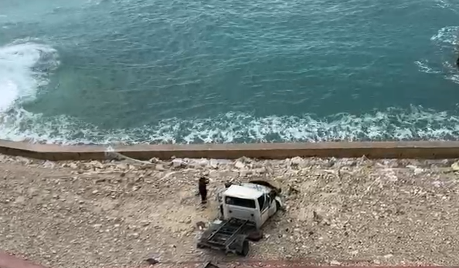 Aksident i r&euml;nd&euml; n&euml; Vlor&euml;, kamion&ccedil;ina godet barrierat