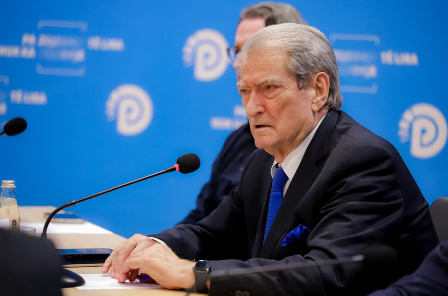 Protesta e opozitës, Berisha paralajmëron: Po shkojmë drejt