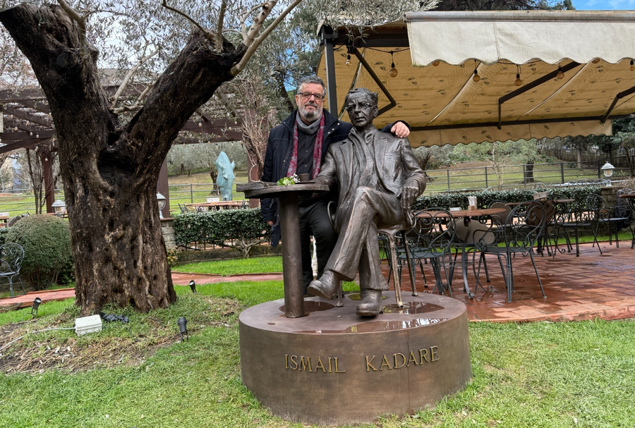 Nj&euml; debat t&euml;r&euml;sisht i panevojsh&euml;m rreth dashuris&euml;