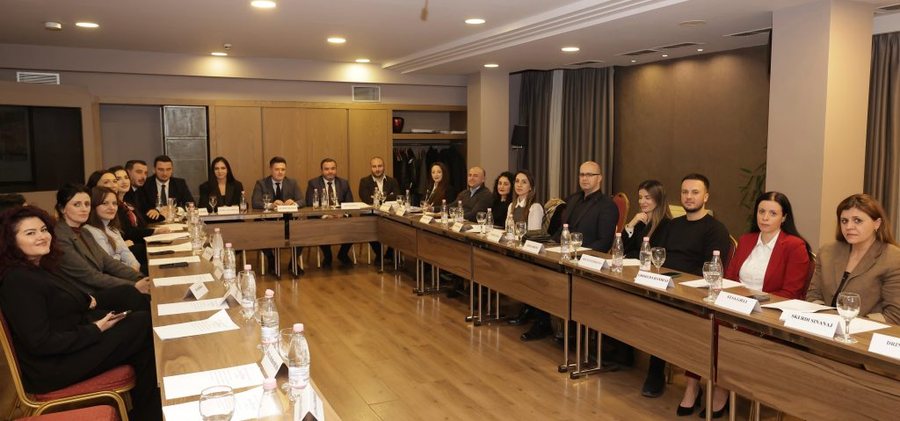 &ldquo;Retorika synon t&euml; kthej&euml; opinionin publik kund&euml;r